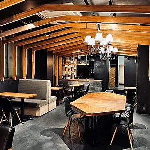 Qoo Hostel